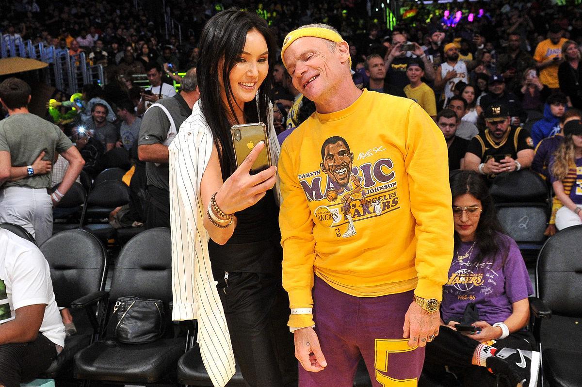 湖人领先12分惨遭逆转！三大致命败因让黄蜂完成18分大胜